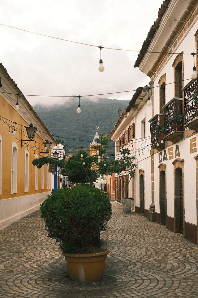 Rua do centro histórico de São Sebastião